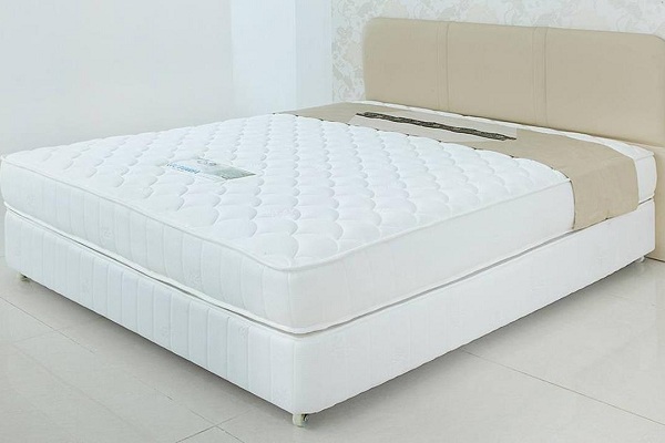 đệm cao su nhân tạo 