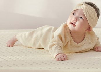 Trẻ em nằm đệm cao su được không