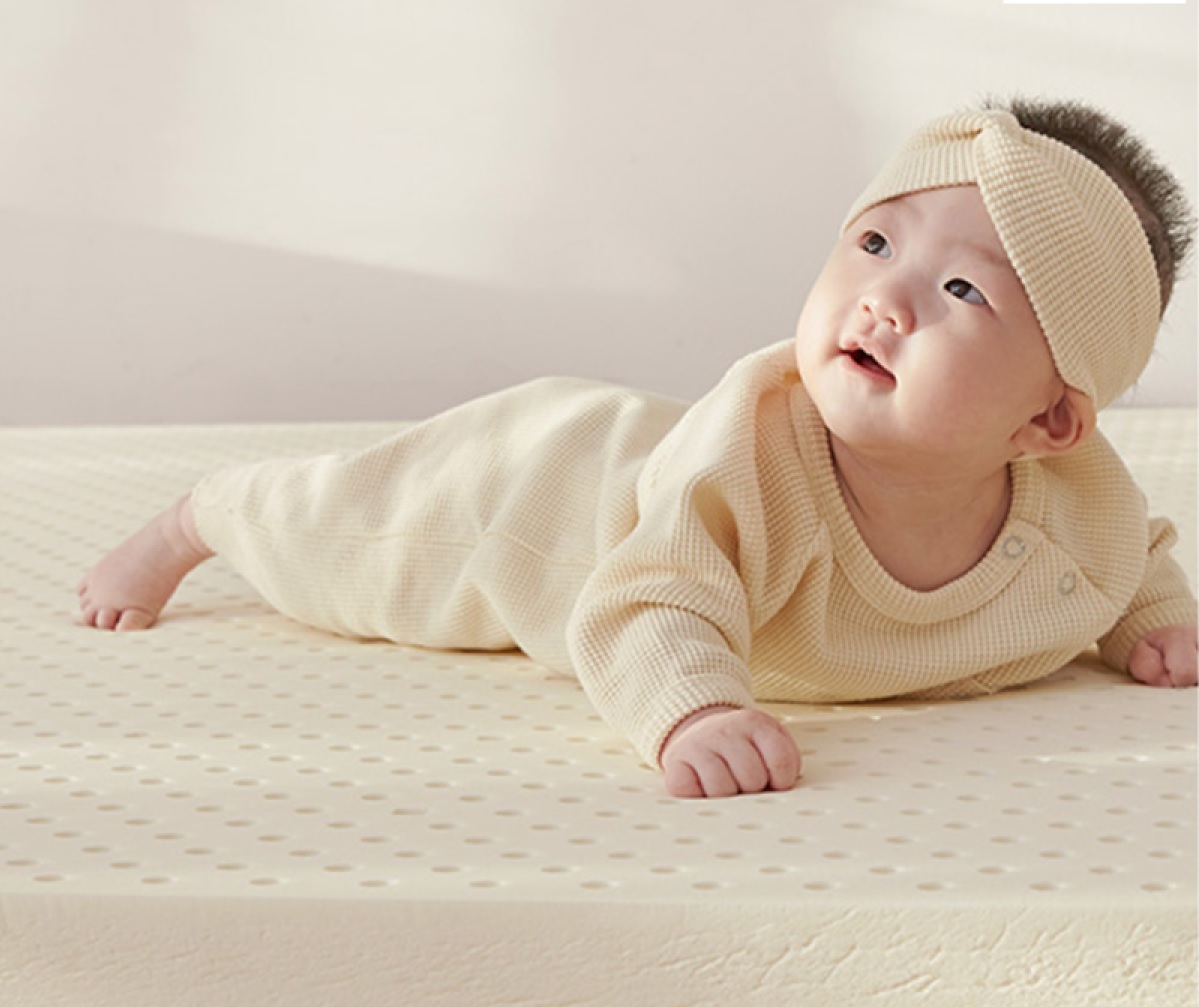 Trẻ em nằm đệm cao su được không