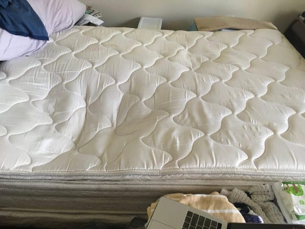 Nếu bạn đặt đệm mới lên trên một chiếc đệm quá cũ có thể làm giảm tuổi thọ của đệm mới