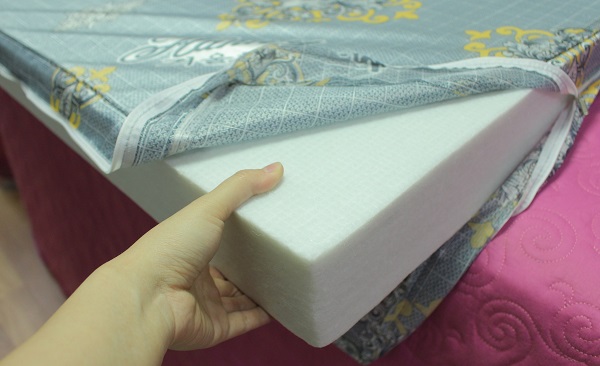 Đệm bông ép thoáng khí là lựa chọn tiết kiệm cho mùa hè